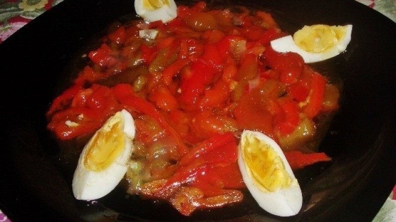 PIMIENTOS ASADOS ALIÑADOS CON BUEN ACEITE DE OLIVA