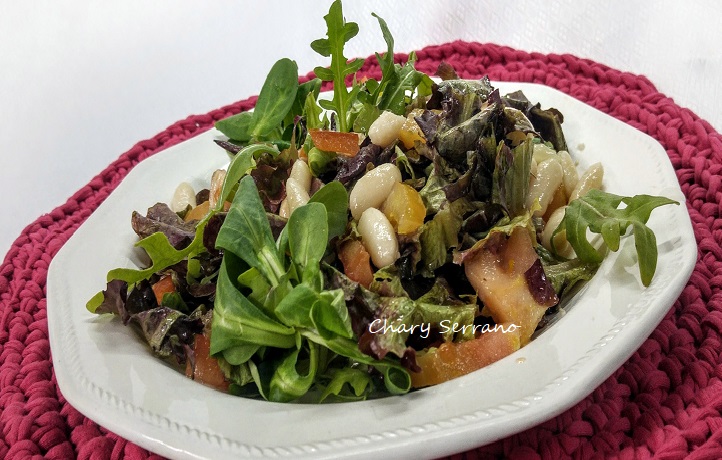 Ensalada vegana de alubias y hortalizas