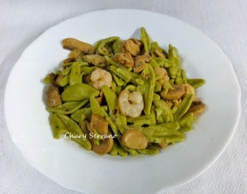 Pasta Cortecce de espinacas con champiñones y gambas