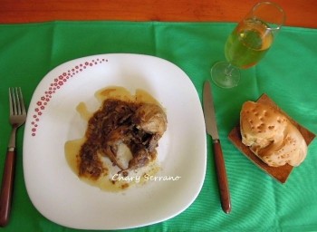 CODORNICES ENCEBOLLADAS EN SALSA AL PIMENTON