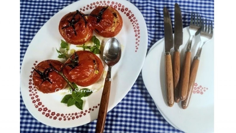 Tomates rellenos veganos