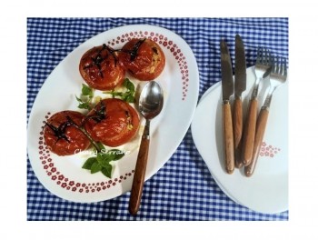 Tomates rellenos veganos
