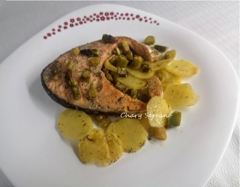Salmón con patatas y espárragos, en bolsa (microondas)
