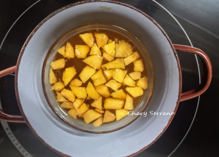  Molde de gelatina con manzana y guindas