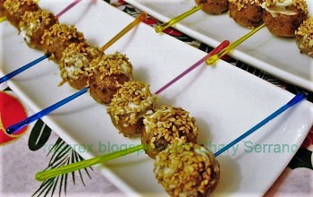 BOLITAS DE DATILES CON ALMENDRAS Y QUESO AZUL