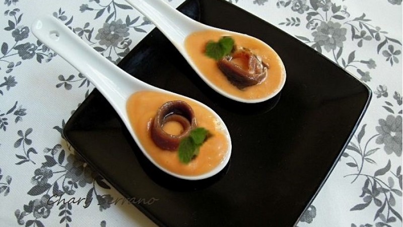 CUCHARITAS DE SALMOREJO Y ANCHOA