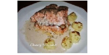 SALMÓN RELLENO CON GUARNICIÓN DE SULTANITAS DE ALMENDRA