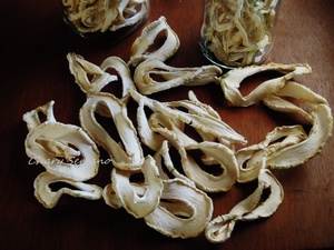 Una vez secos los saqué de las cuerdas y los puse en botes de cristal.