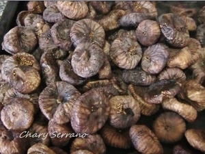 Los higos una vez secos. En la otra imagen en botes, aunque estos son brevales, que también los seco