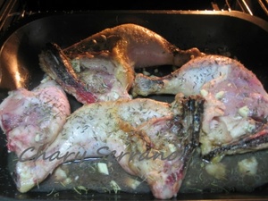 MUSLOS DE POLLO AL HORNO, CON PATATAS Y PIMIENTOS