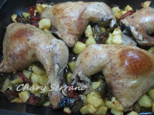 MUSLOS DE POLLO AL HORNO, CON PATATAS Y PIMIENTOS