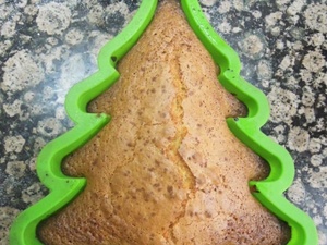 BIZCOCHO GLASEADO EN FORMA DE ABETO