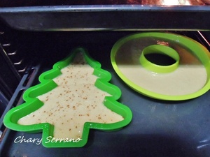 BIZCOCHO GLASEADO EN FORMA DE ABETO