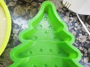 BIZCOCHO GLASEADO EN FORMA DE ABETO