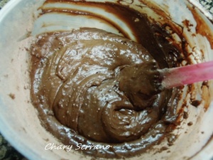 BROWNIE CON NATA Y MERMELADA DE FRUTOS ROJOS