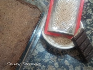 BROWNIE CON NATA Y MERMELADA DE FRUTOS ROJOS
