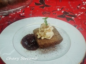 BROWNIE CON NATA Y MERMELADA DE FRUTOS ROJOS