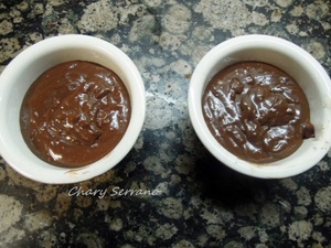 BROWNIE DE CHOCOLATE Y NUECES EN TAZA