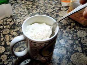 BROWNIE DE CHOCOLATE Y NUECES EN TAZA