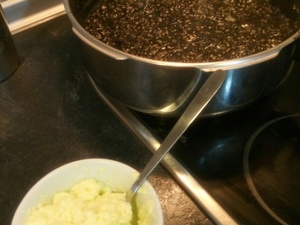 ARROZ NEGRO MUY RÁPIDO, CON ALLIOLI 