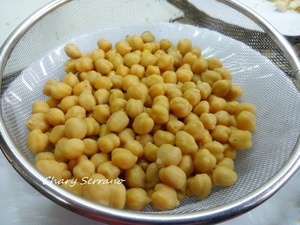 GARBANZOS SALTEADOS CON CALABACÍN, POLLO Y CURRY