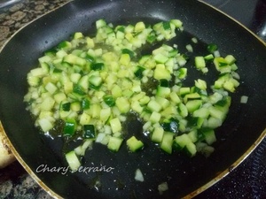 GARBANZOS SALTEADOS CON CALABACÍN, POLLO Y CURRY
