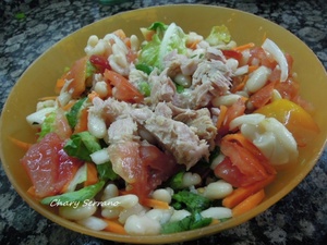 ENSALADA DE ALUBIAS Y ATÚN