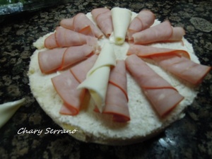 TARTA SALADA DE JAMON YORK, QUESO Y PEPINO