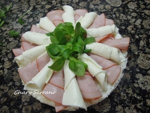 TARTA SALADA DE JAMON YORK, QUESO Y PEPINO