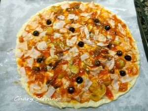 PIZZA CON CHAMPIÑONES Y PAVO