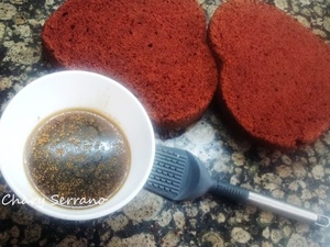 BIZCOCHO TERCIOPELO ROJO Y CHOCOLATE BLANCO, CON FORMA DE CORAZÓN