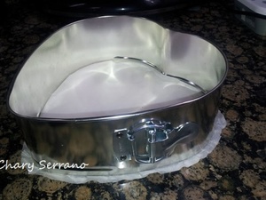 BIZCOCHO TERCIOPELO ROJO Y CHOCOLATE BLANCO, CON FORMA DE CORAZÓN