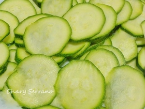 ACELGAS, CEBOLLITAS Y CALABACÍN, EN REVUELTO