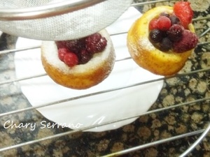 SAVARINES DE CHOCOLATE BLANCO Y FRUTAS ROJAS