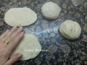 BOLLITOS DE PAN PLANO CON SEMILLAS
