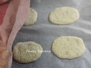 BOLLITOS DE PAN PLANO CON SEMILLAS