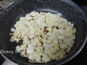 MOUSSE DE NATA Y YOGUR CON MEMBRILLO Y ALMENDRAS
