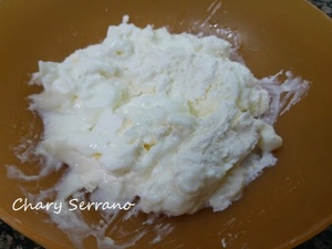 MOUSSE DE NATA Y YOGUR CON MEMBRILLO Y ALMENDRAS