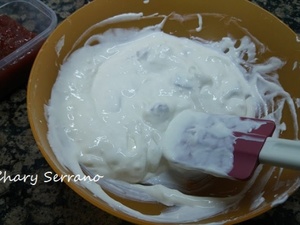 MOUSSE DE NATA Y YOGUR CON MEMBRILLO Y ALMENDRAS