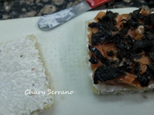 PASTEL DE SALMÓN, AGUACATE Y BOMBÓN DE CEBOLLA NEGRA