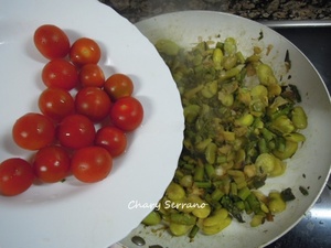 SALTEADO DE ESPÁRRAGOS Y HABAS