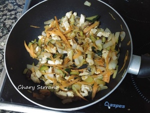 SALTEADO DE ARROZ 3 COLORES CON POLLO Y HORTALIZAS