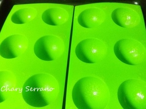 SEMI ESFERAS DE CREMA Y FRUTAS