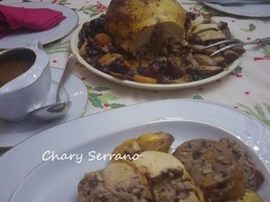POLLO CAMPERO ASADO RELLENO, CON CEBOLLA NEGRA