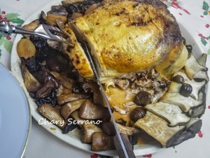 POLLO CAMPERO ASADO RELLENO, CON CEBOLLA NEGRA