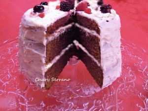 TARTA RED VELVET CON FRUTAS ROJAS