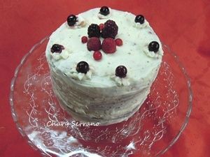 TARTA RED VELVET CON FRUTAS ROJAS