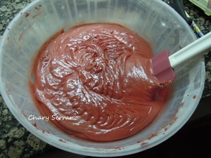 TARTA RED VELVET CON FRUTAS ROJAS