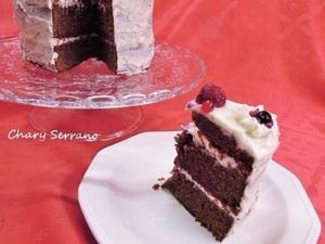TARTA RED VELVET CON FRUTAS ROJAS