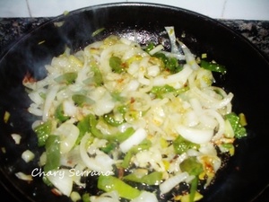 ATÚN FRESCO CON CEBOLLA Y PIMIENTOS